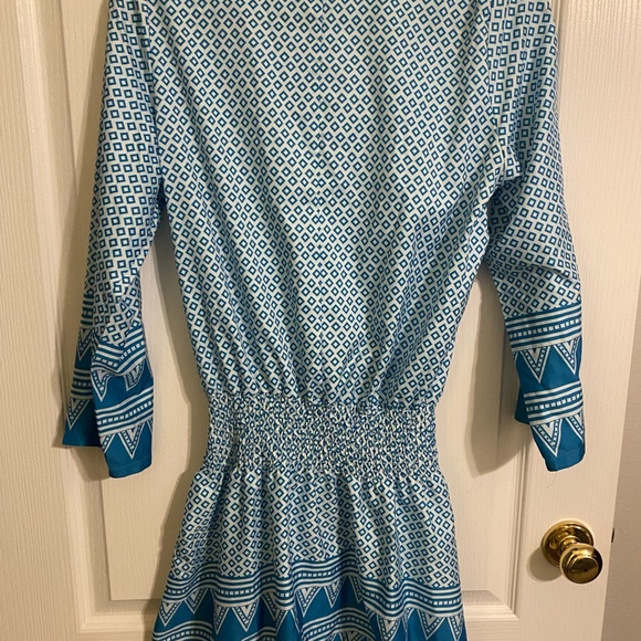 Ladies top/ Turquoise and white tunic - Picture 3 of 4